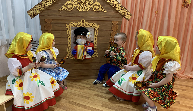 Веселимся мы, играем и нисколько не скучаем